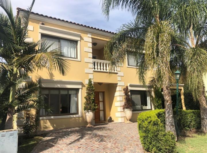 Casa · 150m² · 5 Ambientes · 4 Cocheras