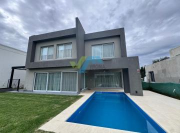 Casa · 240m² · 5 Ambientes · 2 Cocheras · Venta de Casa en Dos Plantas con Pileta - Lagoon Pilar