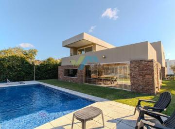Casa · 311m² · 6 Ambientes · 2 Cocheras · Casa en Venta Ubicado en Campo Grande, Pilar, G. B. a. Zona Norte