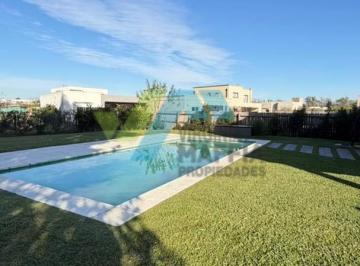 Casa · 160m² · 5 Ambientes · 2 Cocheras · Casa en Dos Plantas con Pileta en Lote de 800 m² - Pilar del Este