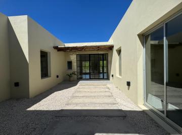 Casa · 164m² · 4 Ambientes · 2 Cocheras · Venta de Casa en Una Planta con Pileta - Naudir Aguas Privadas