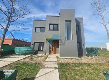 Casa · 190m² · 5 Ambientes · 2 Cocheras · Casa en Venta Ubicado en San Pablo, Pilar, G. B. a. Zona Norte