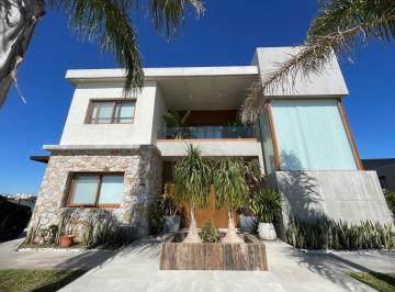 Casa · 300m² · 5 Ambientes · 2 Cocheras · Casa en Venta Ubicado en San Sebastian, Escobar, G. B. a. Zona Norte
