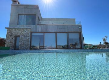 Casa · 300m² · 5 Ambientes · 2 Cocheras · Casa en Venta Ubicado en San Sebastian, Escobar, G. B. a. Zona Norte