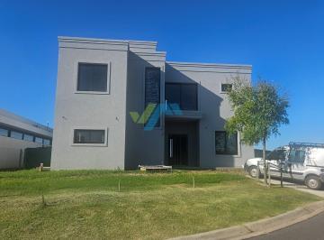 Casa · 175m² · 6 Ambientes · 1 Cochera · Casa en Venta Ubicado en San Pablo, Pilar, G. B. a. Zona Norte