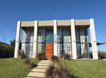 Casa · 180m² · 5 Ambientes · 2 Cocheras · Casa en Venta Ubicado en San Sebastian, Escobar, G. B. a. Zona Norte