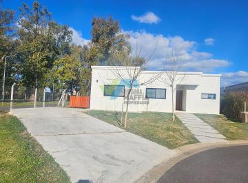 Casa · 121m² · 4 Ambientes · 2 Cocheras · Casa en Venta Ubicado en Santa Lucia, Pilar del Este, Pilar