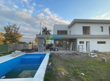 Casa · 250m² · 5 Ambientes · 2 Cocheras · Casa en Venta Ubicado en San Sebastian, Escobar, G. B. a. Zona Norte