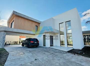 Casa · 250m² · 5 Ambientes · 2 Cocheras · Casa en Venta Ubicado en San Sebastian, Escobar, G. B. a. Zona Norte