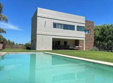 Casa · 385m² · 8 Ambientes · 5 Cocheras · Casa en Venta Ubicado en San Sebastian, Escobar, G. B. a. Zona Norte