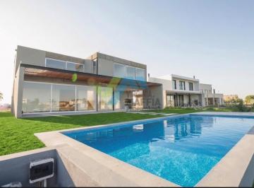Casa · 250m² · 4 Ambientes · 2 Cocheras · Casa en Venta Ubicado en San Sebastian, Escobar, G. B. a. Zona Norte