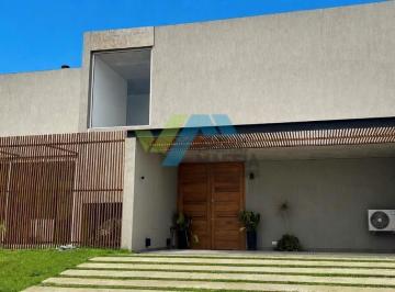 Casa · 250m² · 4 Ambientes · 2 Cocheras · Casa en Venta Ubicado en San Sebastian, Escobar, G. B. a. Zona Norte