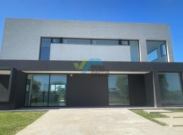 Casa · 228m² · 5 Ambientes · 2 Cocheras · Casa en Venta Ubicado en San Sebastian, Escobar, G. B. a. Zona Norte