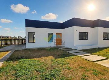 Casa · 144m² · 4 Ambientes · 2 Cocheras · Casa en Venta Ubicado en Santa Sofía, Pilar del Este, Pilar