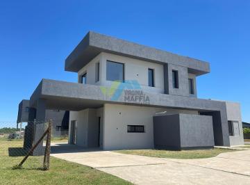 Casa · 150m² · 4 Ambientes · 2 Cocheras · Casa en Venta Ubicado en San Sebastian, Escobar, G. B. a. Zona Norte