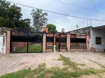 Casa · 200m² · 8 Ambientes · 3 Cocheras · Fontana Dos Propiedades en Una Pasaje La Pampa 715 Altura Alvear 3550