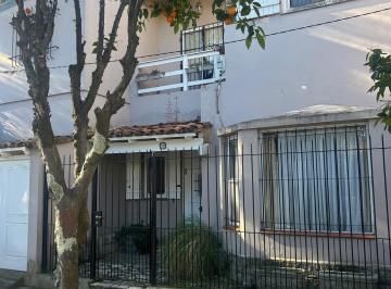 Casa · 180m² · 7 Ambientes · 1 Cochera · Muy Linda Casa en La Lucila - Calle Chelia – 5 Dorm., Jardín y Pileta - Venta