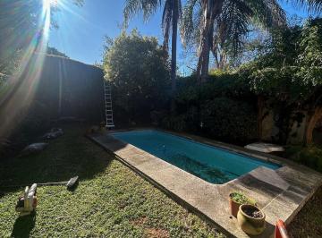 Casa · 180m² · 7 Ambientes · 1 Cochera · Muy Linda Casa en La Lucila - Calle Chelia – 5 Dorm., Jardín y Pileta - Venta