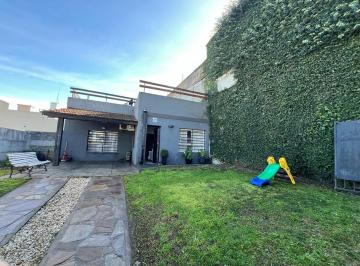Casa · 124m² · 3 Ambientes · 2 Cocheras · Casa en Venta en Ituzaingo