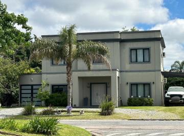 Casa · 246m² · 4 Ambientes · 1 Cochera · Venta Chalet 3 Dorm. en Venta en Ombues de Hudson, Berazategui, G. B. a. Zona Sur