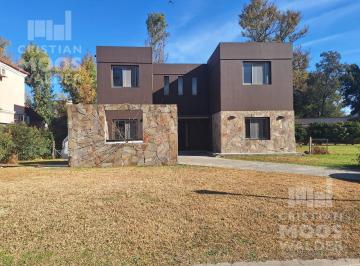 Casa · 200m² · 4 Ambientes · 1 Cochera · Apta Crédito Casa en Venta 6 Ambientes, Barrio Cerrado