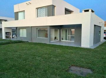 Casa · 80m² · 3 Ambientes · 2 Cocheras · Mmc. Casa de Pozo en Casas de Santa Guadalupe, Pde