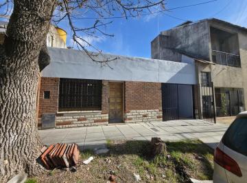 Casa · 86m² · 3 Ambientes · 1 Cochera · Casa en Venta en Turdera