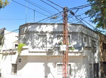Casa · 142m² · 6 Ambientes · 1 Cochera · Casa en Rosario, Italia 2.788