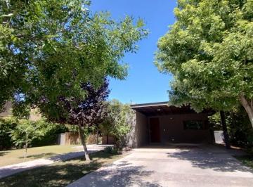 Casa · 250m² · 3 Dormitorios · 2 Cocheras · Casa en Barrio Rincón de Terrada