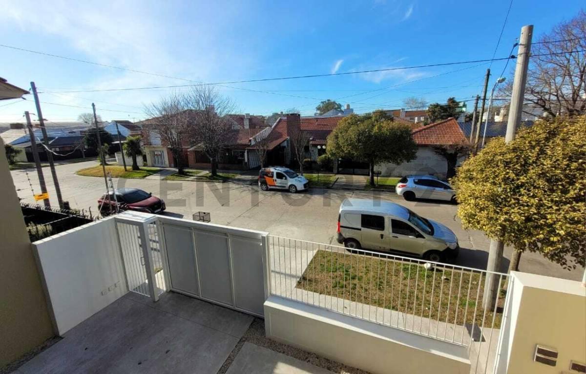 PH tipo dúplex 2 amb, 28m² en Villa Primera — Opción cochera