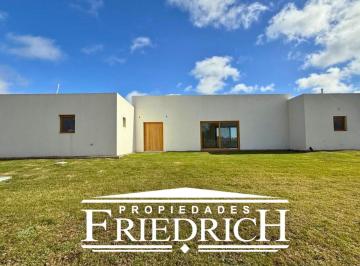 Casa · 195m² · 4 Ambientes · 1 Cochera · Casa en Venta - Everlinks Golf & Country Club - Lujan