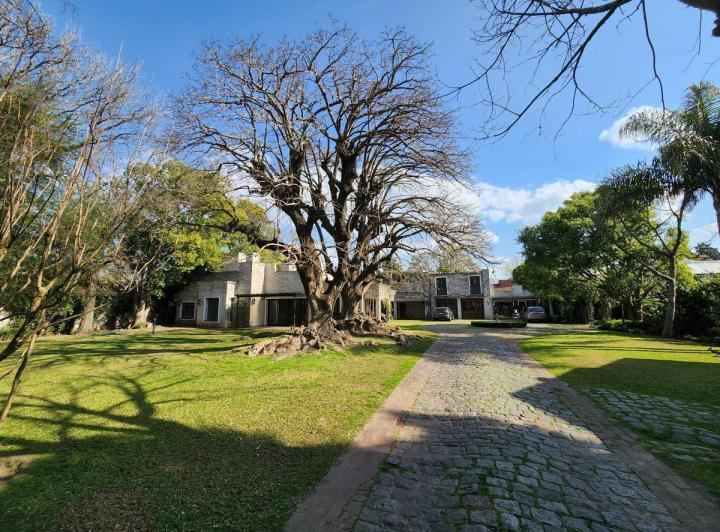 Terreno · 735m²