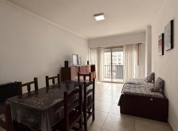Departamento · 60m² · 3 Ambientes · Temporada | 3 Ambientes a La Calle con Balcón