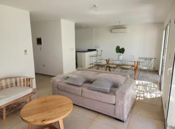 Casa · 130m² · 4 Ambientes · 1 Cochera · Dúplex en Alquiler Temporario en Claros del Bosque 3 Dorm, 3 Baños, Toda Equipada