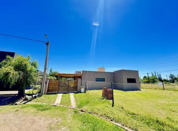 Casa · 95m² · 3 Ambientes · 2 Cocheras · Casa en Venta