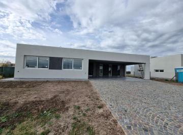 Casa de 5 ambientes, Ezeiza · Casa en San Simon de Canning! 4 Dorm. Sobre Lote Interno!