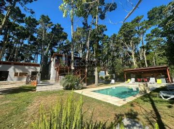Casa · 500m² · 10 Ambientes · 4 Cocheras · Funcional Casa en Venta Sobre 3 Lotes - Calle 35 Entre Viña del Mar y Punta del Indio - Mar Azul