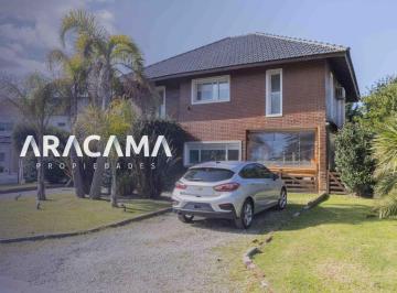 Casa · 218m² · 2 Cocheras · Casa en Venta en Don Joaquín - Canning