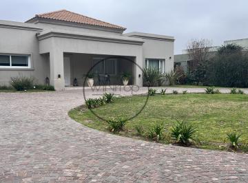 Casa · 300m² · 4 Dormitorios · 4 Cocheras · Alquiler La Concepcion 4 Dorm.