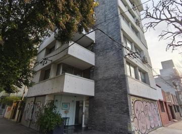 Departamento de 3 ambientes, La Plata · Venta Departamento / Piso 2 Dorm. con Cochera Cubierta en 55 Esq 18.