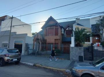 Casa · 290m² · 4 Ambientes · 1 Cochera · Chalet en Venta en Ramos Mejia