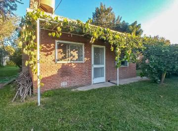 Casa · 160m² · 4 Ambientes · Venta | Permuta - Casa 3 Dorm.. Quincho y Pileta 2 Locales Comerciales - Funes, Santa Fe.