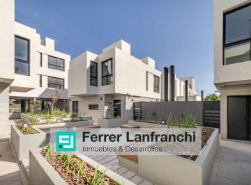 Casa · 91m² · 5 Ambientes · 1 Cochera · Casa en Venta de 2 Dorm. y 1/2 con Cochera - Housing Distrito 20 Nuevo Poeta Lugones