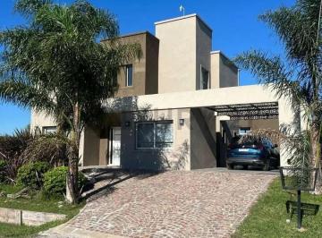 Casa · 200m² · 5 Ambientes · Casa en Alquiler - Amoblada - Club de Campo Santa Rita - Canning - San Vicente