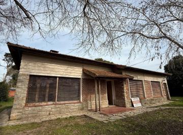 Casa · 130m² · 6 Ambientes · 1 Cochera · Casa en Venta en Villa Elisa
