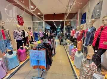 Local comercial · 159m² · Local con Excelente Vidiera Sobre Av Mapu Al 100 en Vicente Lopez