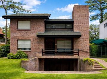 Casa · 224m² · 4 Ambientes · 2 Cocheras · Casa en Venta en Villa Gesell