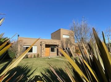 Campo · 300m² · 6 Ambientes · Rumenco Casa en Venta o Alquiler. 6 Ambientes con Pileta y Gran Parque Forestado