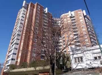 Departamento de 3 ambientes, San Isidro · Departamento de 3 Ambientes con Balcon, Vista Al Rio y Cochera. Full Amenities. -