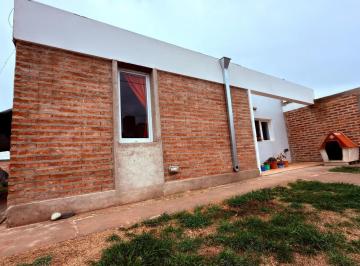 Casa · 86m² · 3 Ambientes · 1 Cochera · Casa 2 Dorm. en B° La Casona I - Plottier